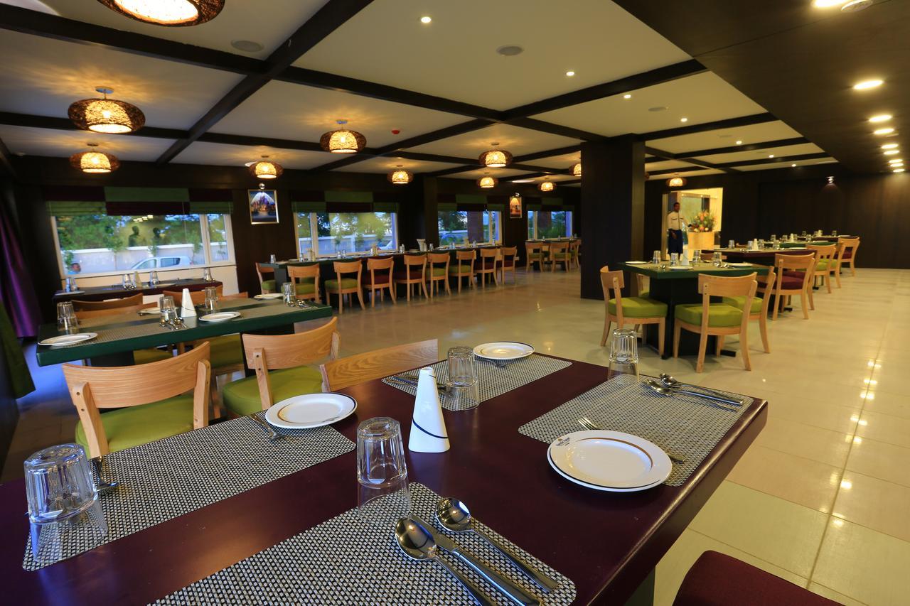 Nandan Kanan Hotel & Resort Sipra Exterior photo